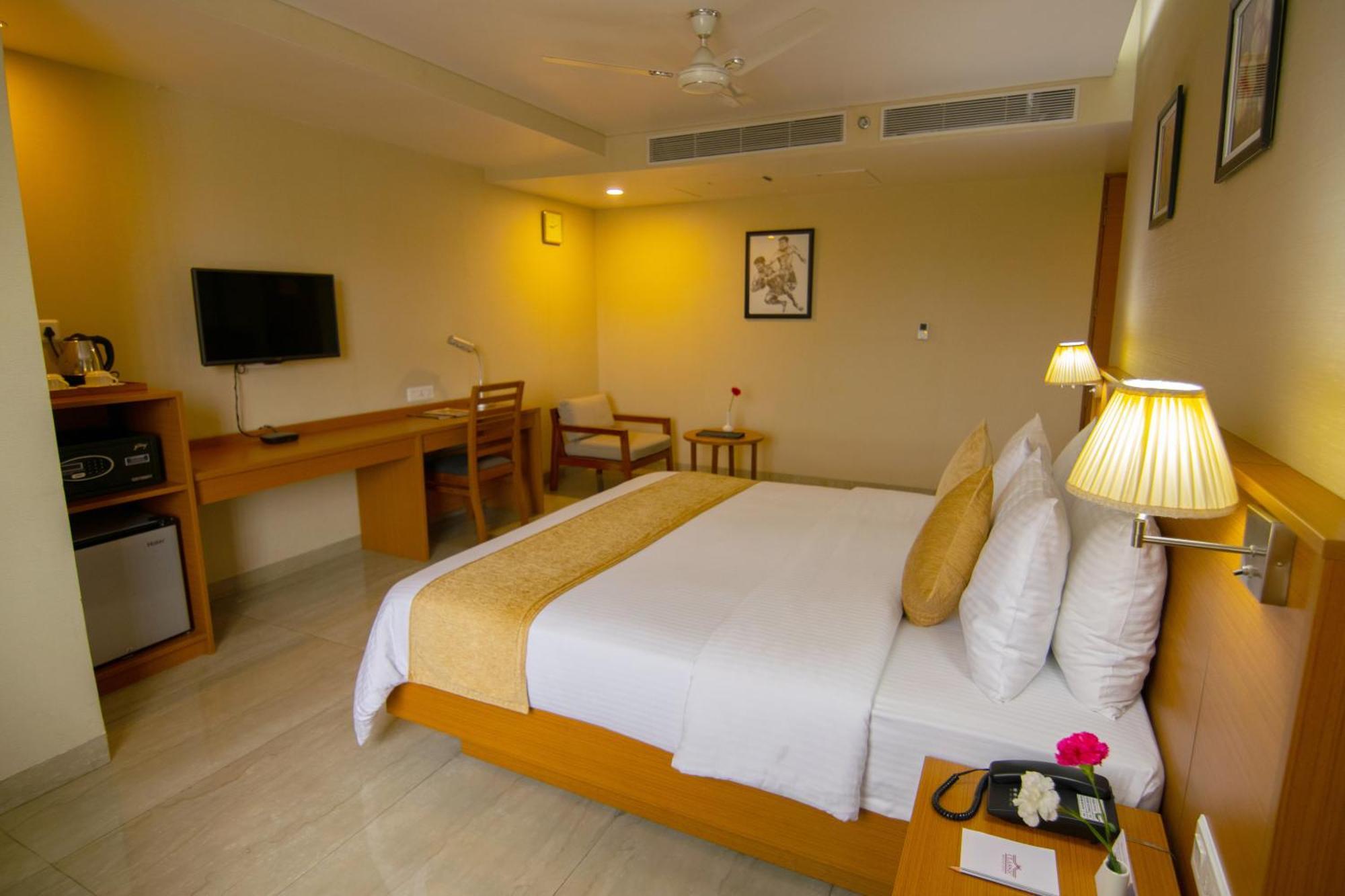 Classic Grande,A Member Of Radisson Imphal Exterior foto