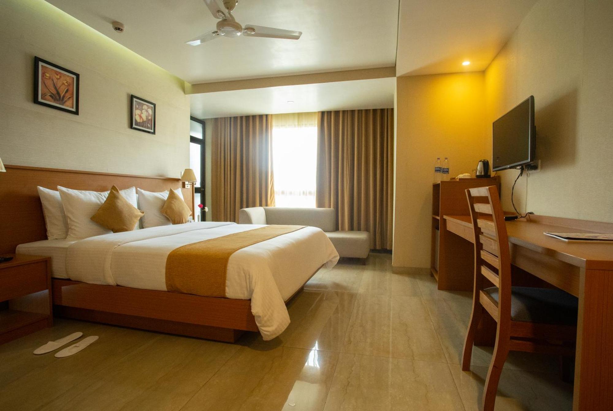 Classic Grande,A Member Of Radisson Imphal Exterior foto